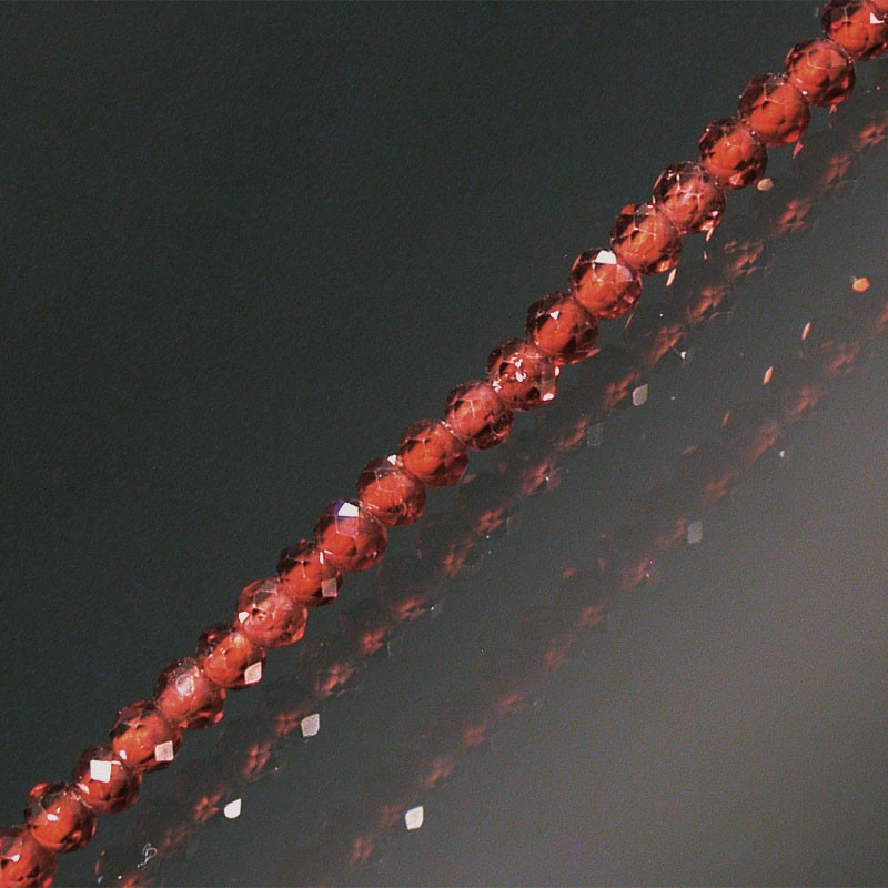 Collier Grenat facetté