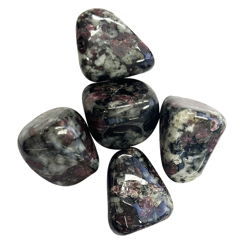 Pierre roulée Eudyalite